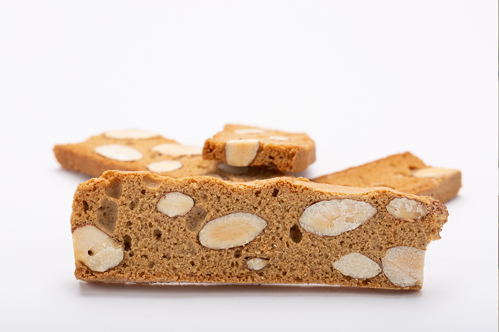Gustate il Miglior Croccante alle Mandorle presso la Pasticceria Calciano!